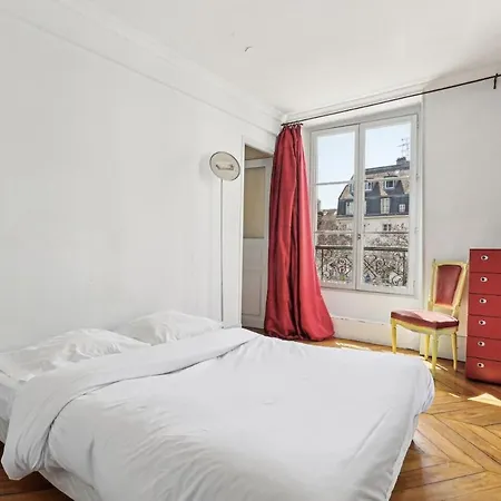 Apartment Place Contrescarpe 2 Bedroom Flat Paris