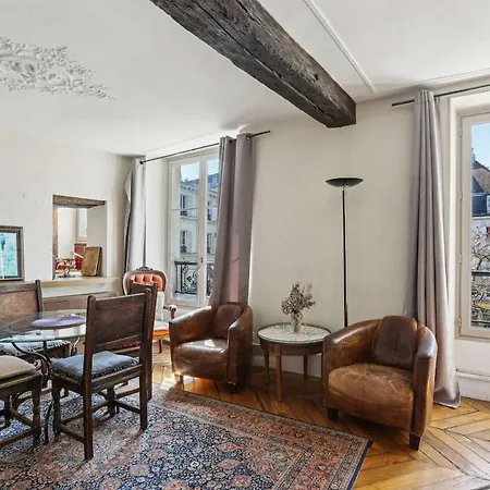 Place Contrescarpe 2 Bedroom Flat * Paris