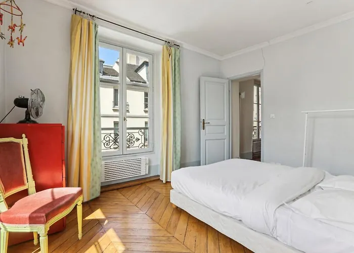 Pantheon, Rue Cardinal Lemoine - Id 1023 Apartment *